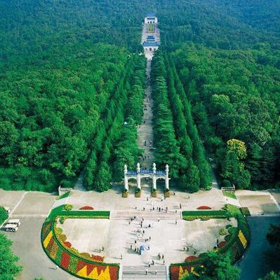 南京中山陵重新開放,首日迎14278名游客,將實行預(yù)約參觀限制游客量